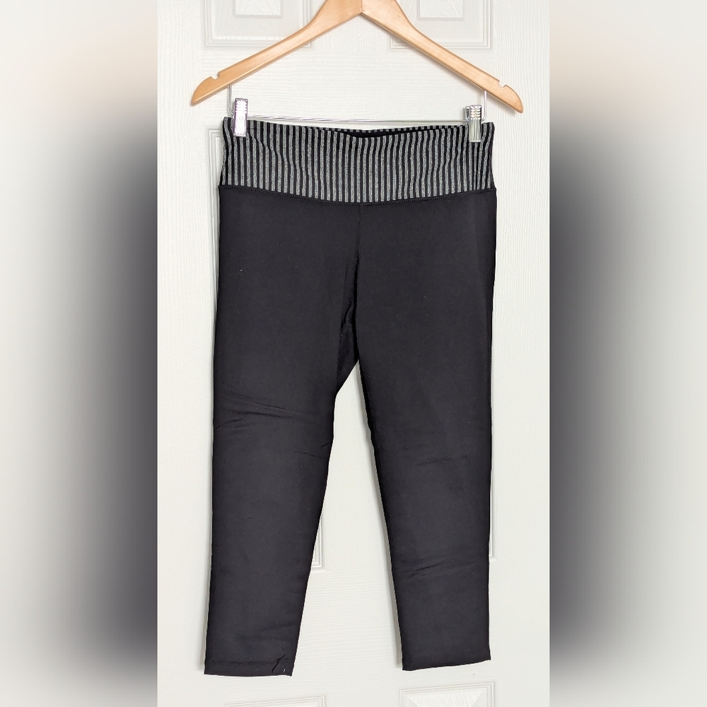 Velocity Women's (Medium) Elastic Waist Capris Athletic Athleisure Leggings